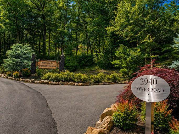 78_driveway_entrance_01