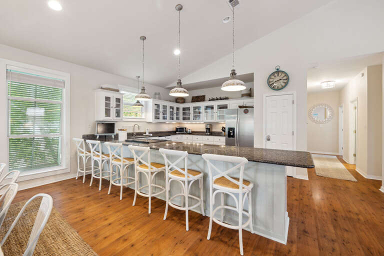 5-Spacious-Countertops-Bar-Seating-for-6