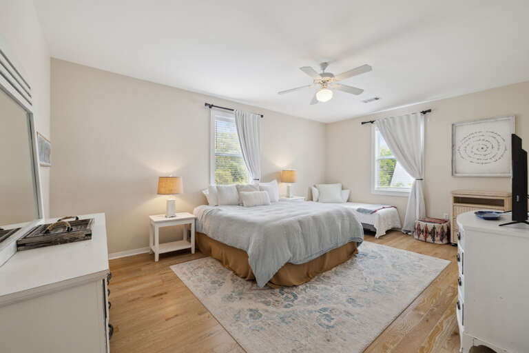 8-3rd-Floor-King-Guest-Suite-with-Twin-Bed
