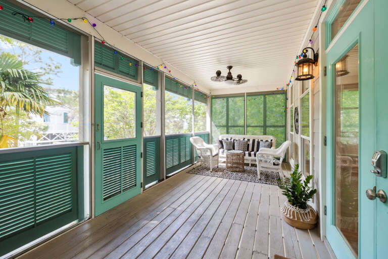 2a-Enjoy-Your-Morning-Coffee-on-the-2nd-Floor-Screened-Porch