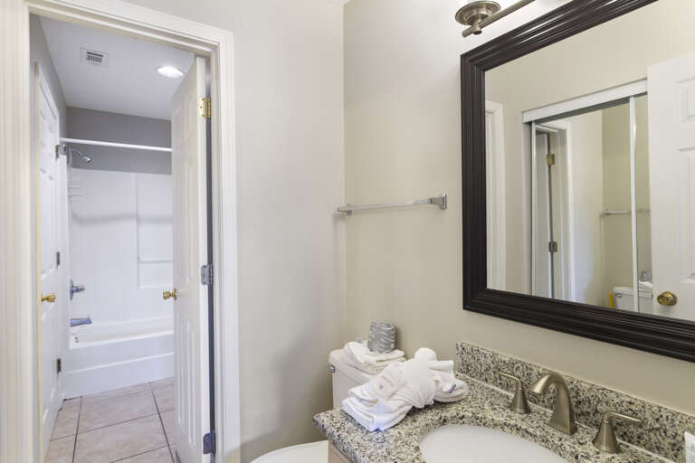 22-Windancer-208-Bathroom