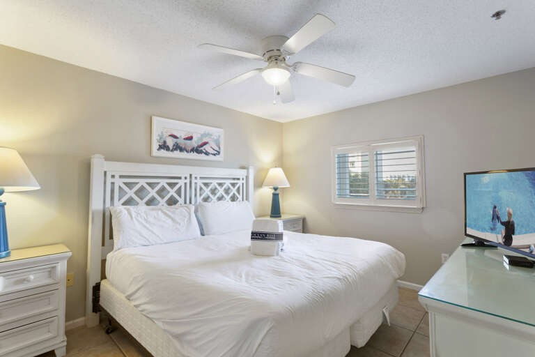 22-Windancer-208-Bedroom