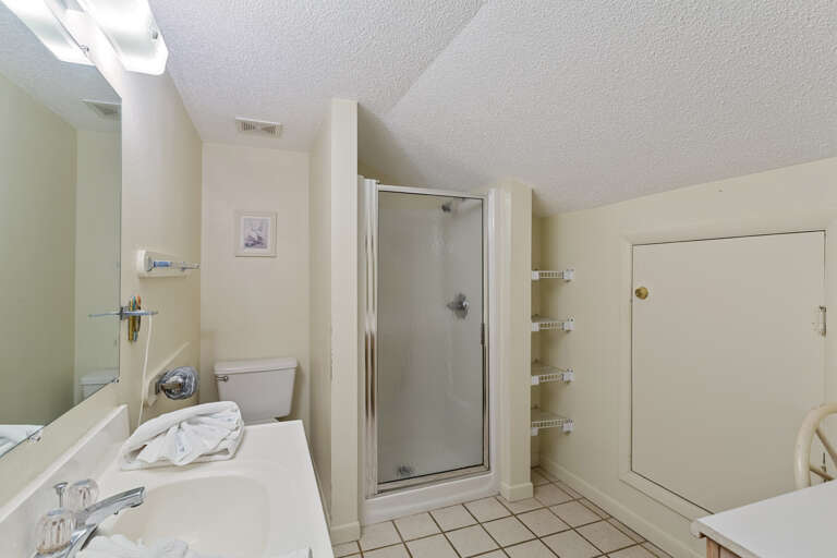 22-Sea-Cabins-8A-Bathroom