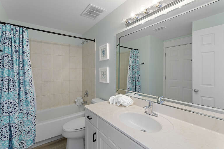 24-Majestic-Sun-1004A-Guest-Bathroom