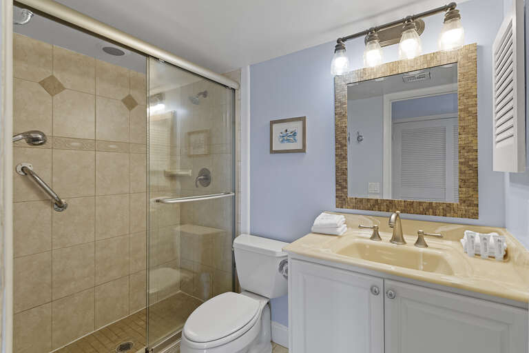 23-Mainsail-154-Guest-Bathroom