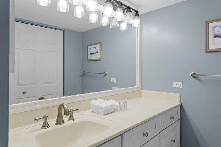 23-Mainsail-154-Primary-Bathroom