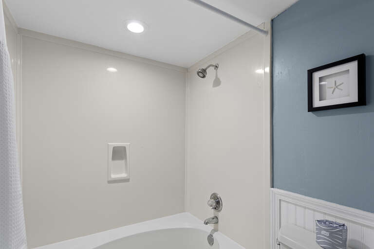 23-Mainsail-154-Primary-Bathroom-Alt