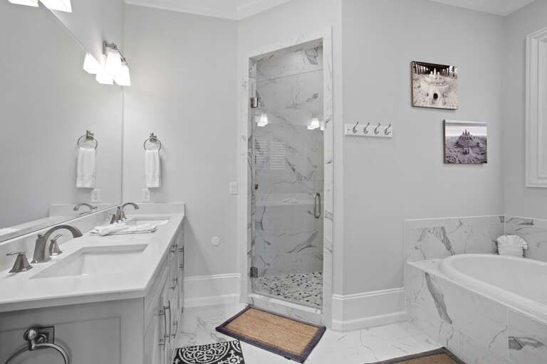 24-The-Lonestar-Sandcastle-Primary-Bathroom