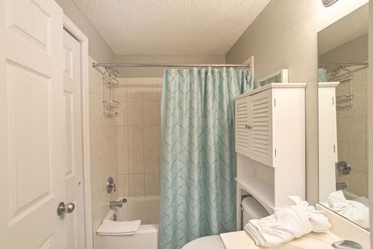 21-Majestic-Sun-1009A-Master-Bath