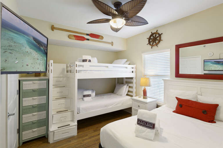 22-Ariel-Dunes-I-1808-Guest-Bed