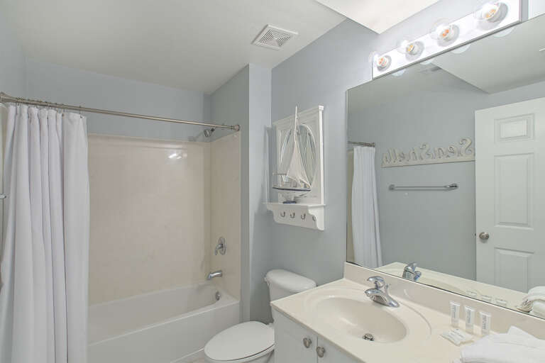 20-Amalfi-Coast-104A-Guest-Bath