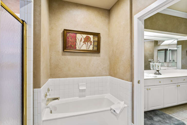 22-Tivoli-Terrace-5402-Bathroom-Alt