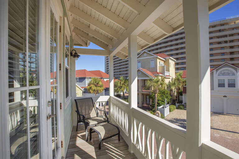 19-The-Grits-Carlton-Guest-Balcony