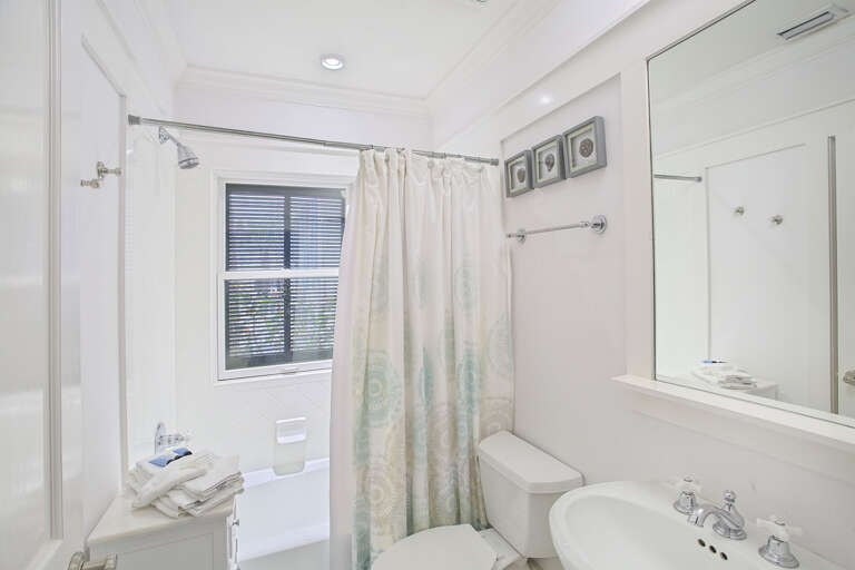 21-A-Beachy-Blast-Bathroom-2 21-A-Beachy-Blast-Bathroom-2