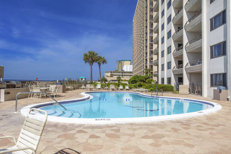 19-Emerald-Towers-Community-Pool-Alt