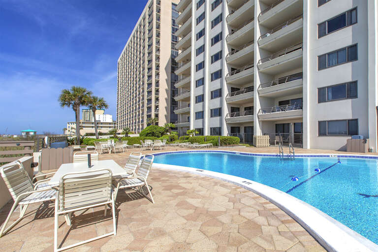 19-Emerald-Towers-Pool-Deck