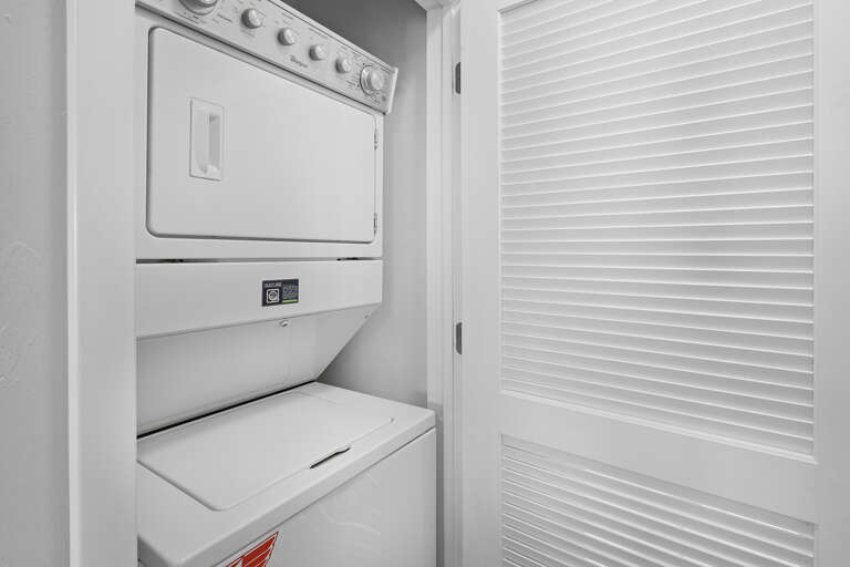 Emerald Towers 1104 Laundry