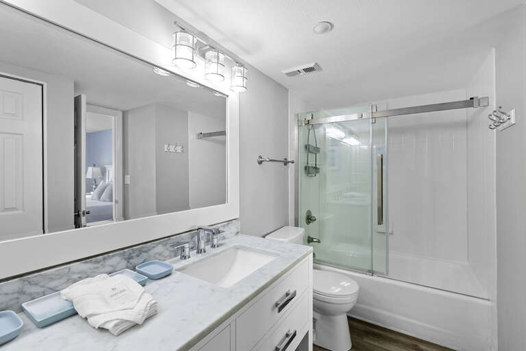 Emerald Towers 1104 Master Bathroom