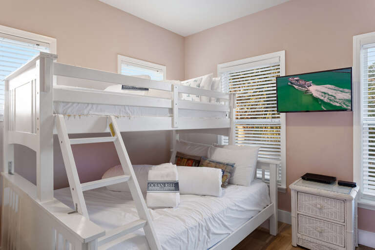 22-Edens-Estate-Bunk-Room
