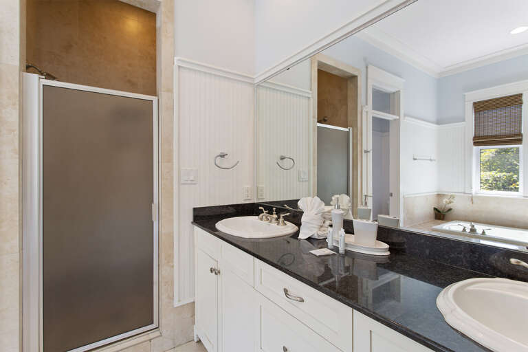 22-Frangista-Costas-Bathroom-2