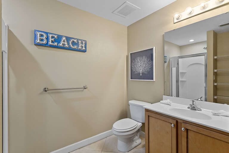 Beach Resort 409 Guest Bathroom