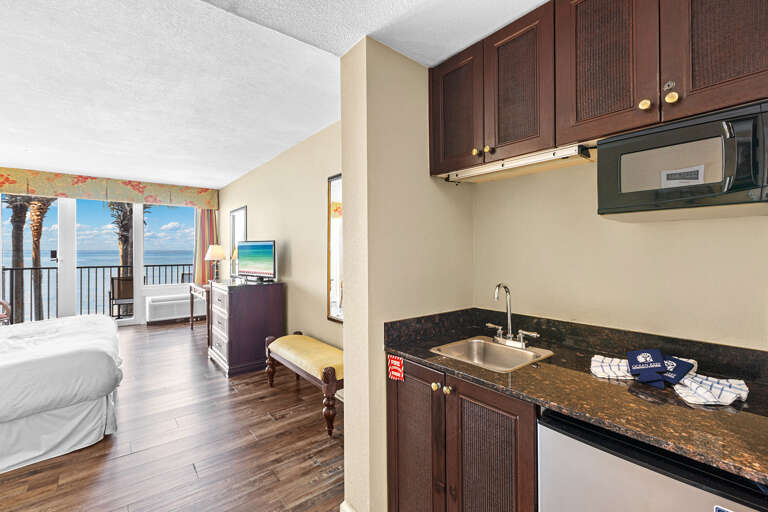 Bayside Inn 6280 Kitchenette Bayside Inn 6280 Kitchenette