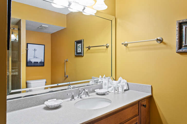 Gulfside 1402 Guest Bathroom