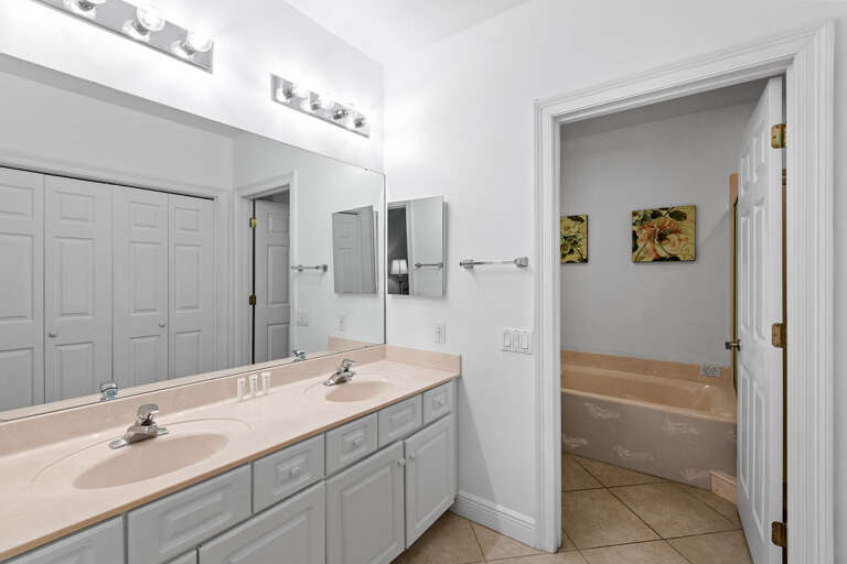 Empress 503 Guest Bathroom