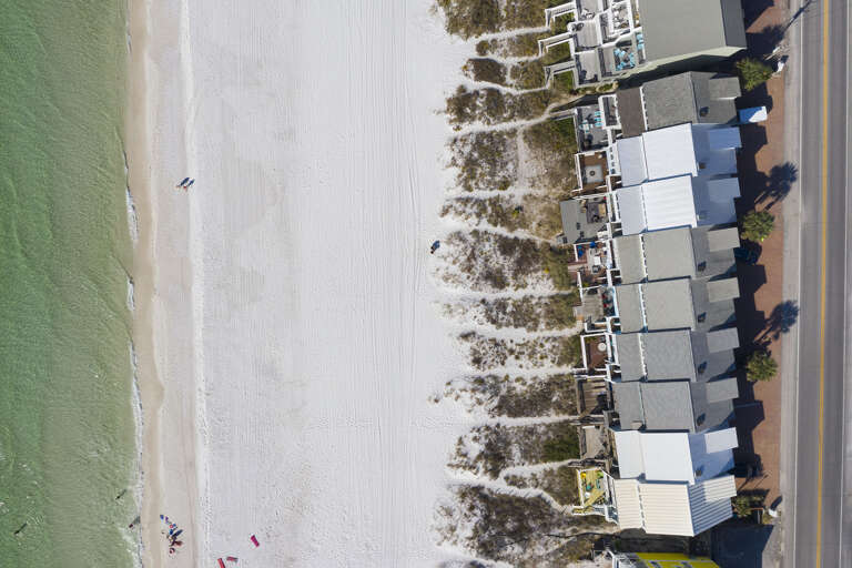 22-Seawinds-Overhead