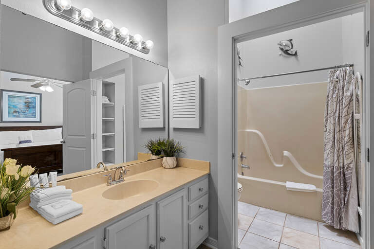 Seawinds-4-Primary-Bath