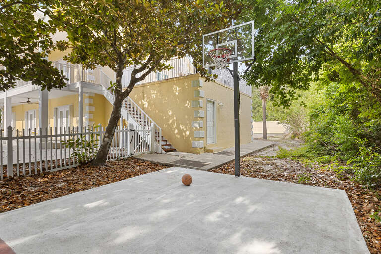 23-Chateau-Louise-Basketball