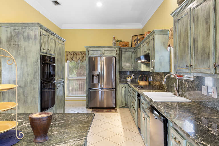 23-Chateau-Louise-Kitchen-Alt