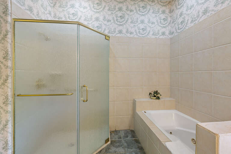 23-Chateau-Louise-Primary-Bathroom-Alt