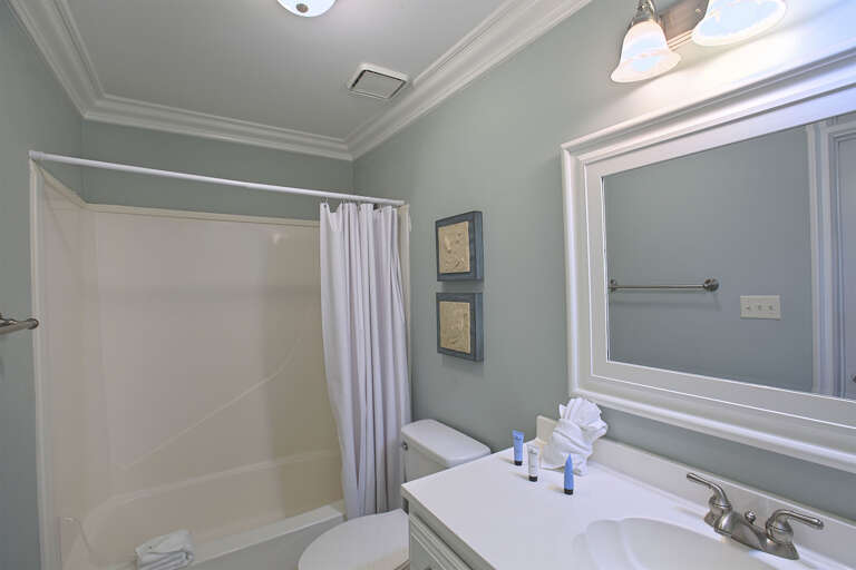 20-Beach-House-Bathroom-2