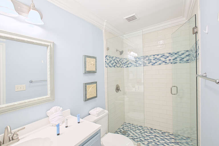 20-Beach-House-Bathroom