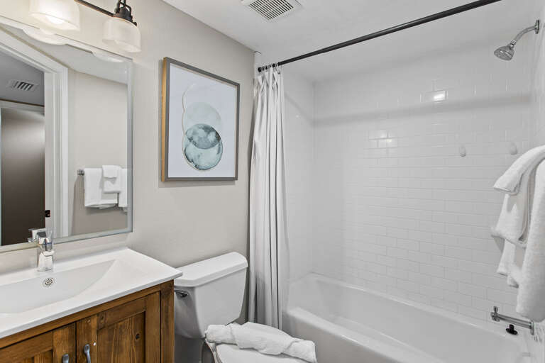 Costa Del Sol B3 Guest Bathroom 2