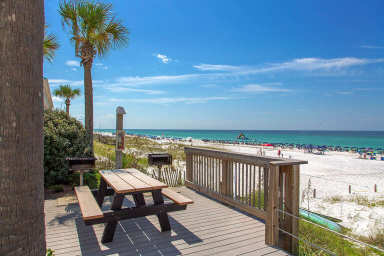 Crystal-Sands-Beachfront-Grill