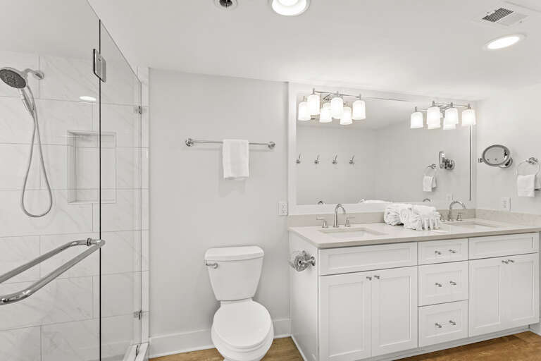Beachside Towers I 4040 Master Bathroom