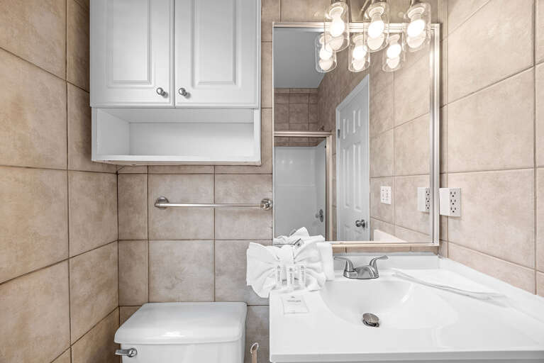 Seaspray Guest House Guest Bathroom 2