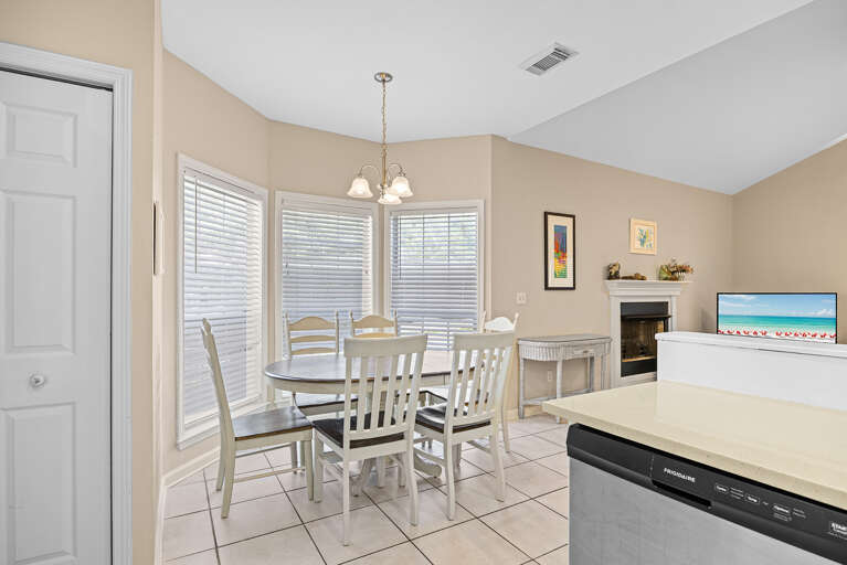Seaspray Guest House Dining
