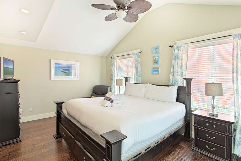 22-Crystal-View-Master-Bed