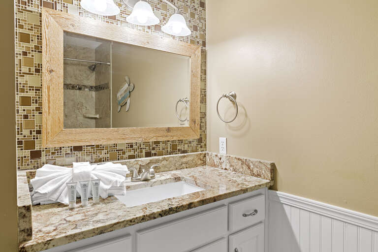 23-Panorama-Guest-Bath