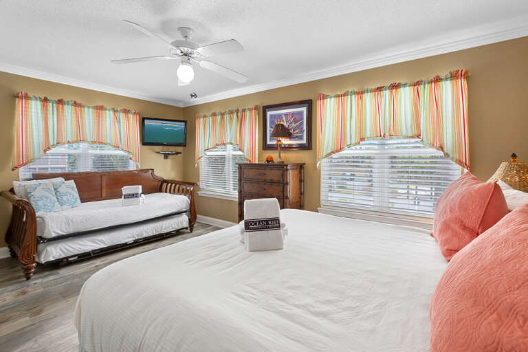 23-Panorama-Primary-Bedroom