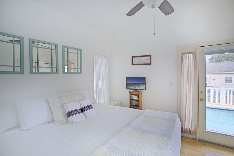 21-Lemon-Fish-Bedroom