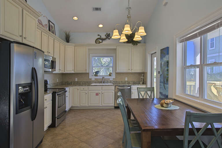 19-Tackle-Box-Guest-House-Kitchen