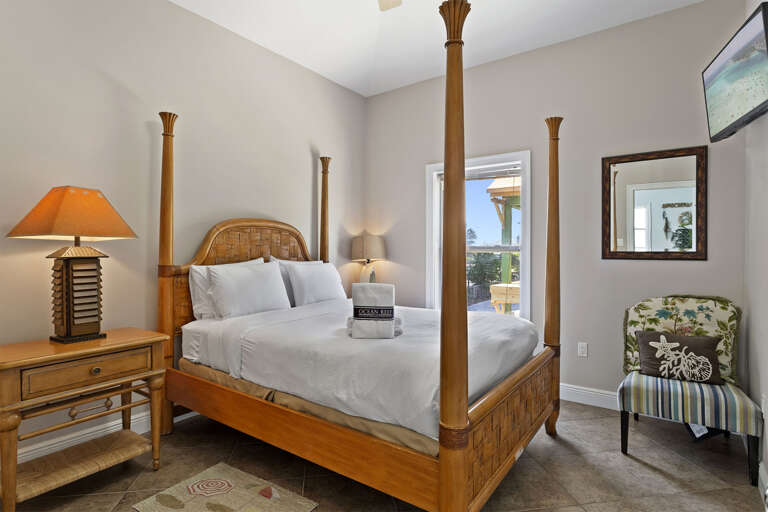 22-Tackle-Box-Guest-House-Bedroom