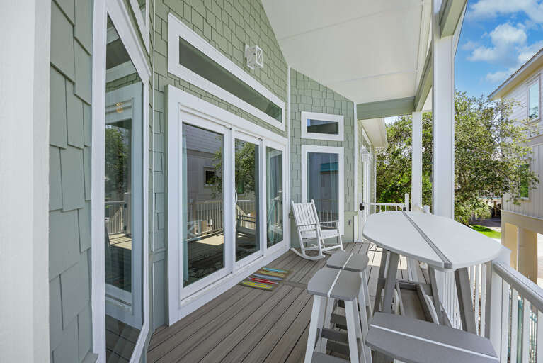 Hideout Balcony Alt