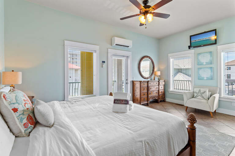 22-Coco-Hut-Master-Bed