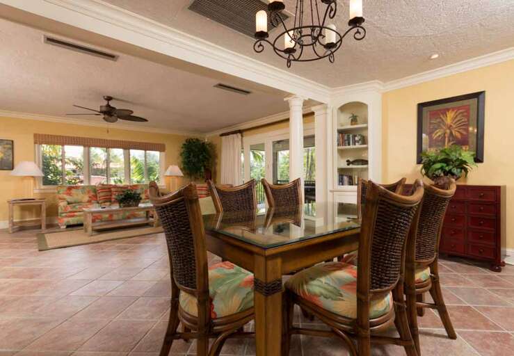 Dining Area Dining Area