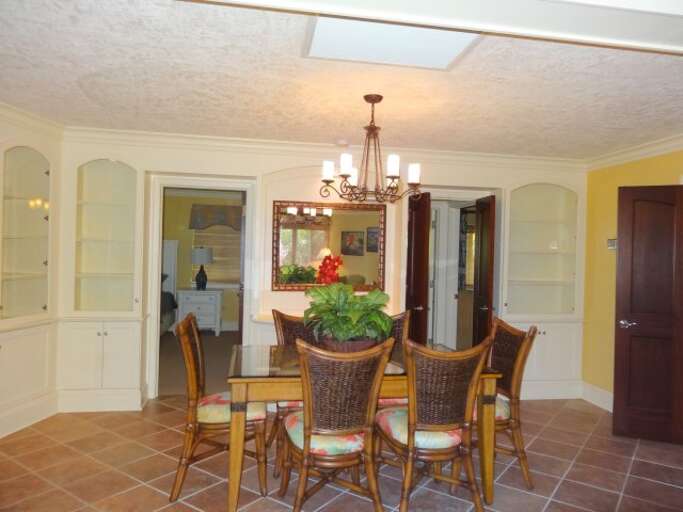 Dining Area Dining Area